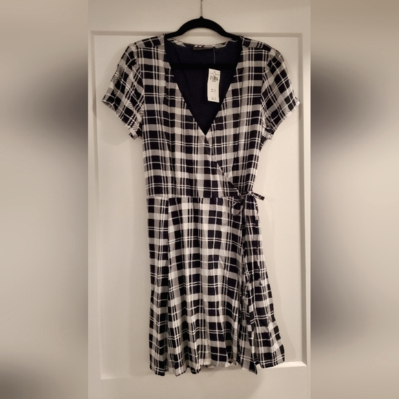 Brand New Abercrombie & Fitch 100% Viscose plaid dress in M - Picture 4 of 6